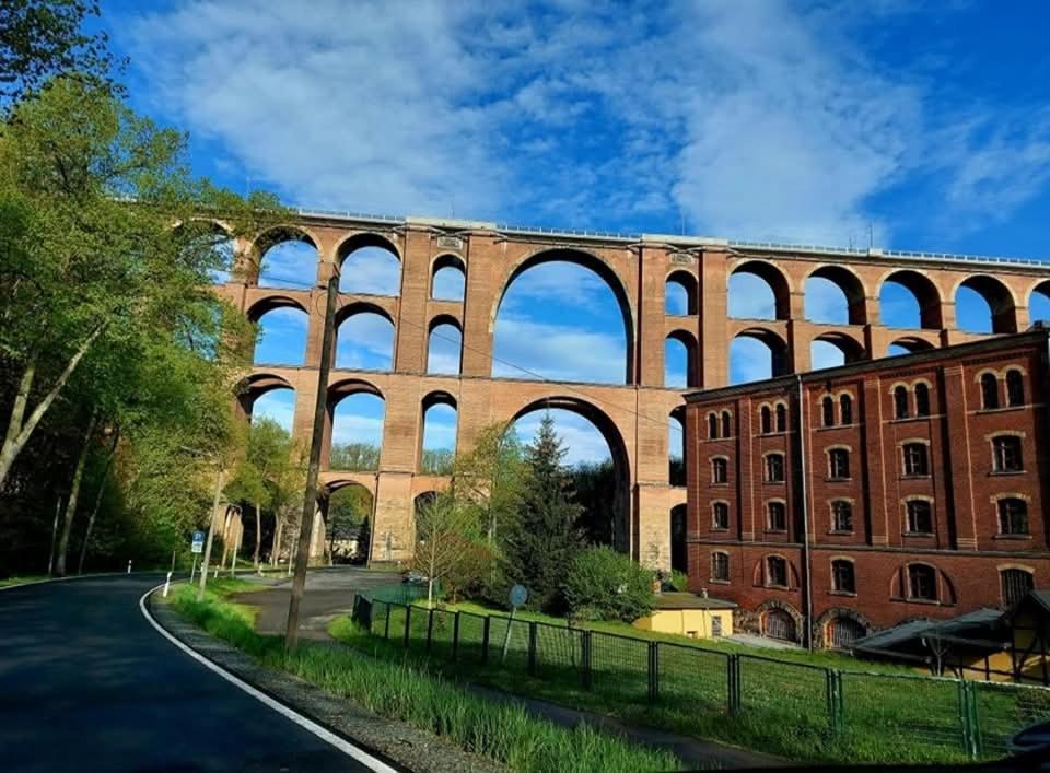 Ferienwohnung "Blick Mylau" - Naehe Freizeitpark Plohn & Weltgroesster Ziegelsteinbruecke Reichenbach im Vogtland Buitenkant foto